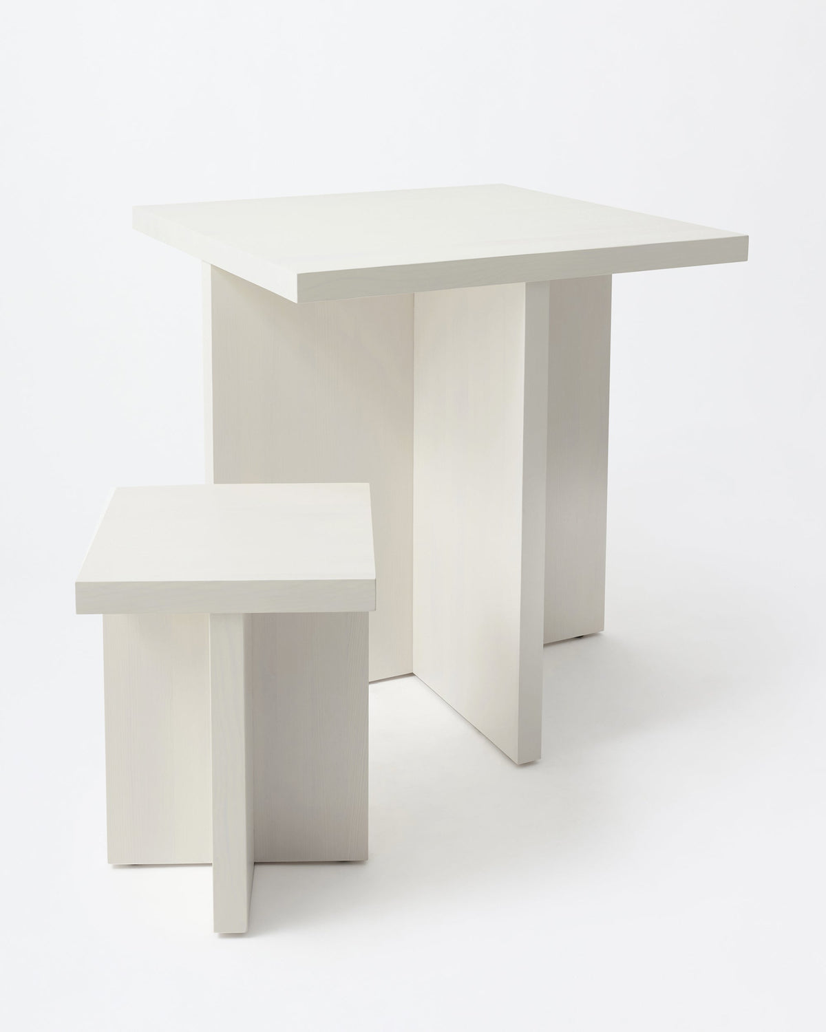 Bull table | Stained off white Pine