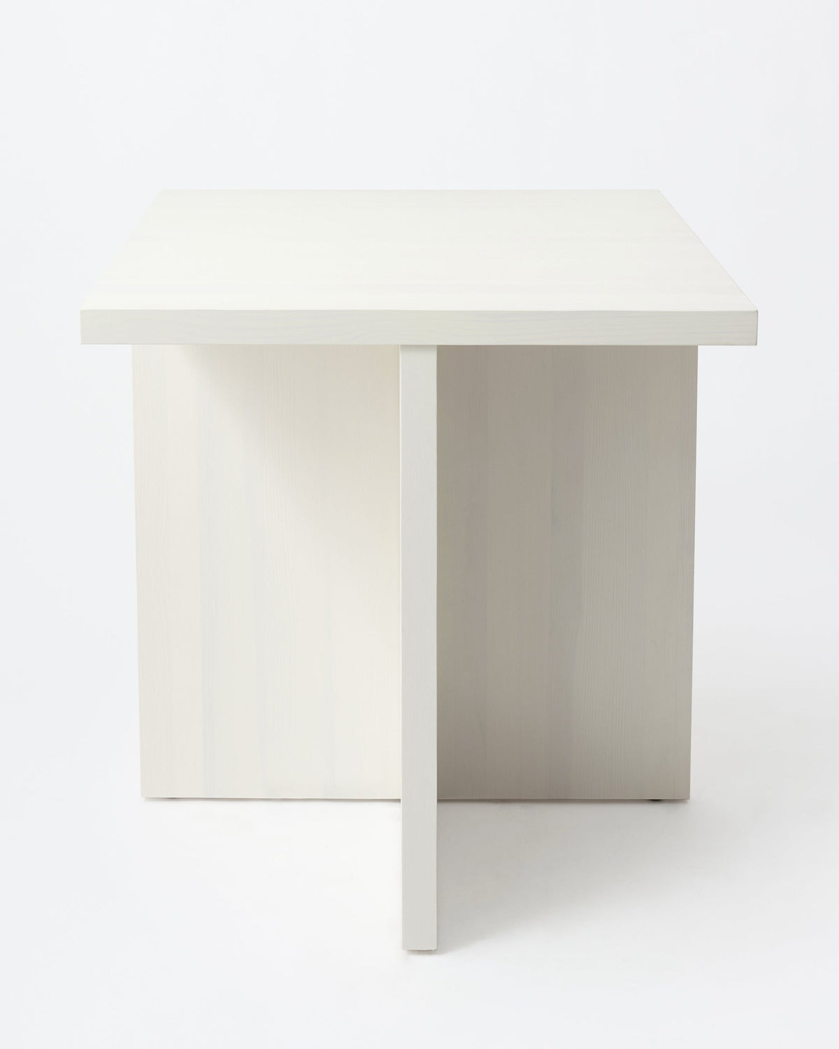 Bull table | Stained off white Pine