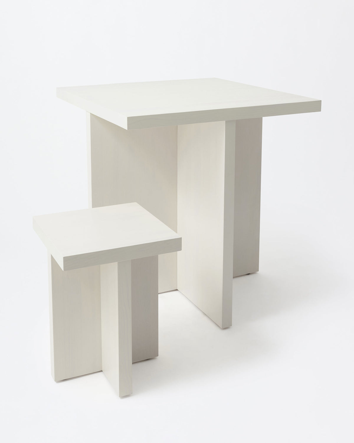 Bull table | Stained off white Pine