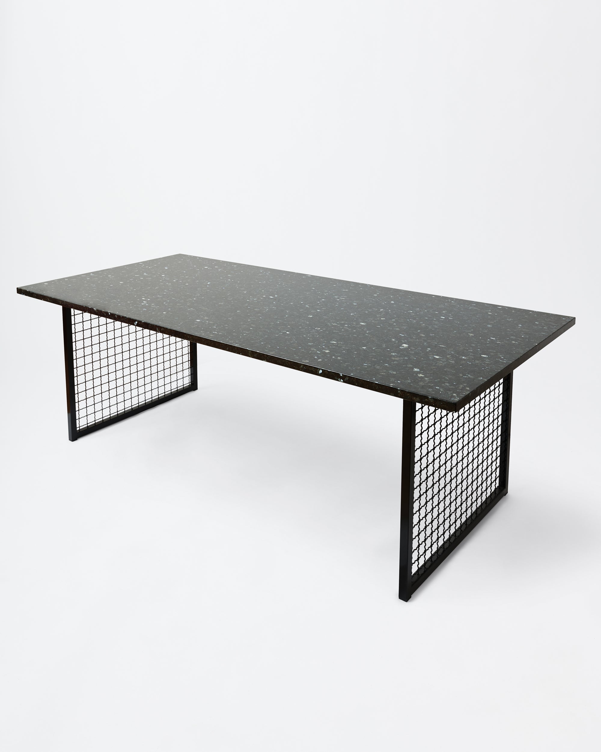 Flounder table | Black Granite