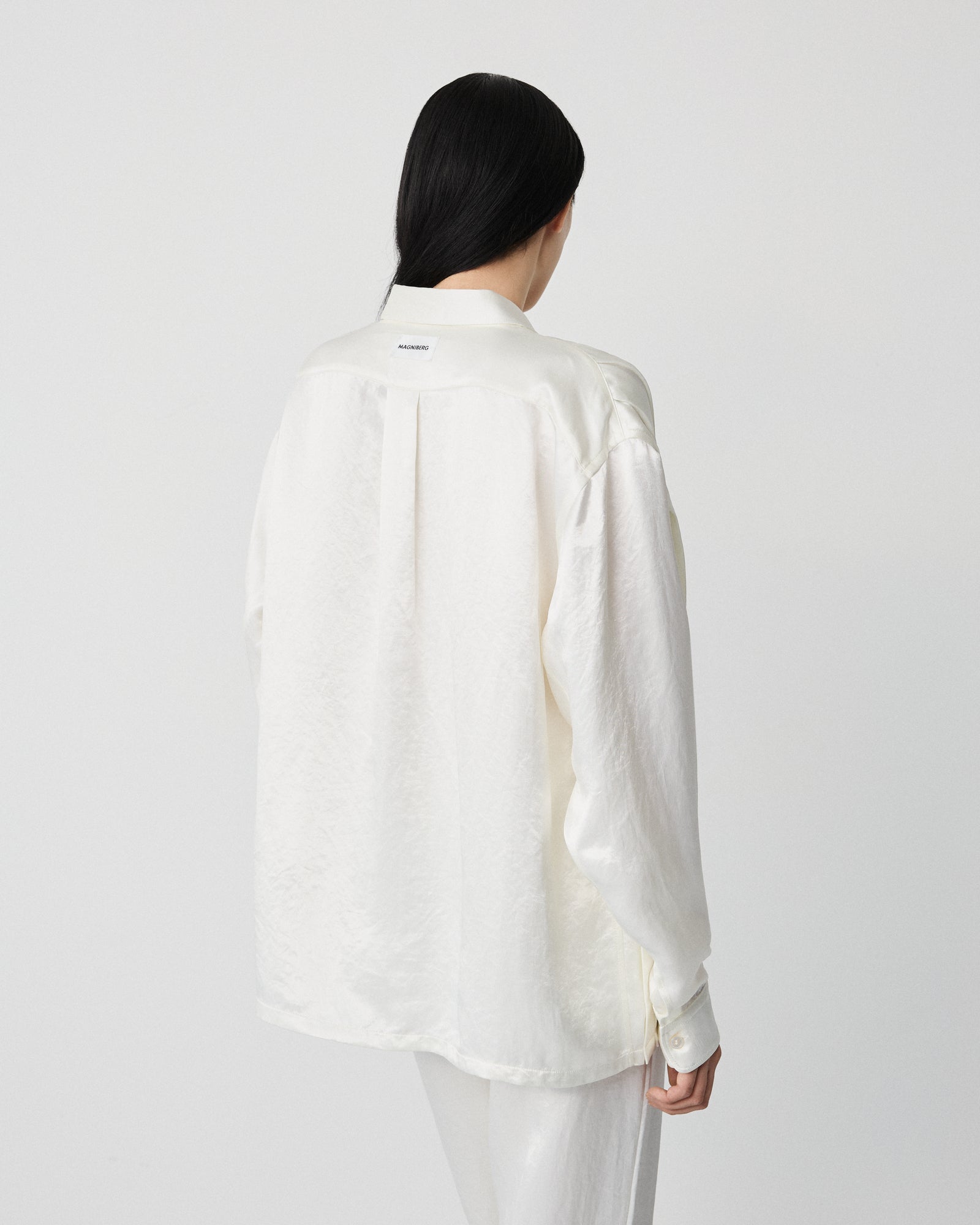 High shirt |  Shiny broken white Acetate