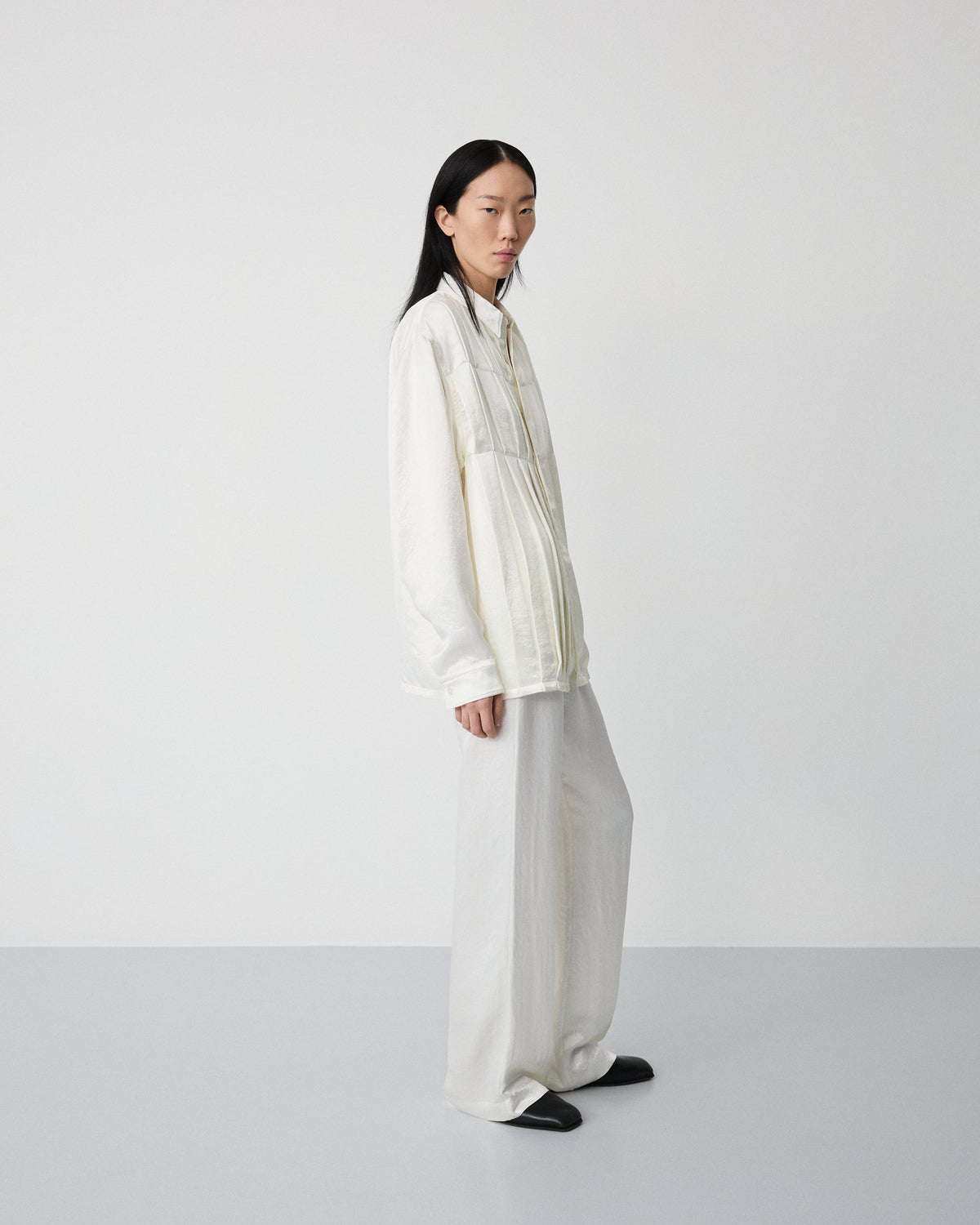Low pants | Shiny broken white Acetate
