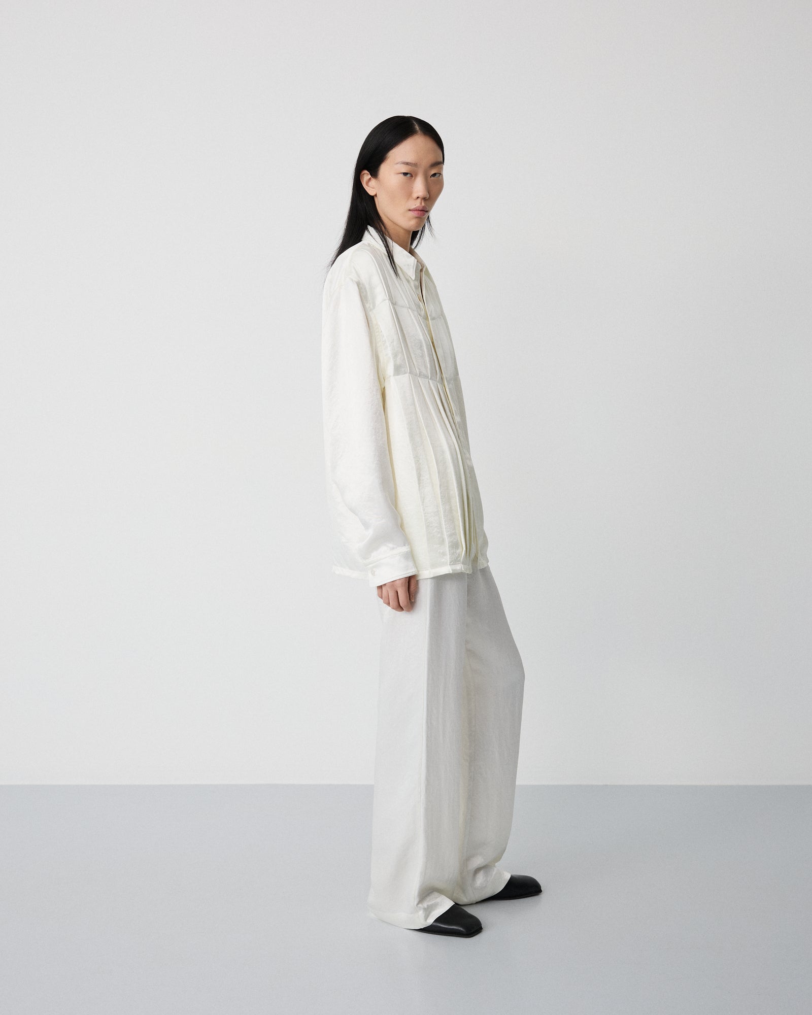 Low pants | Shiny broken white Acetate