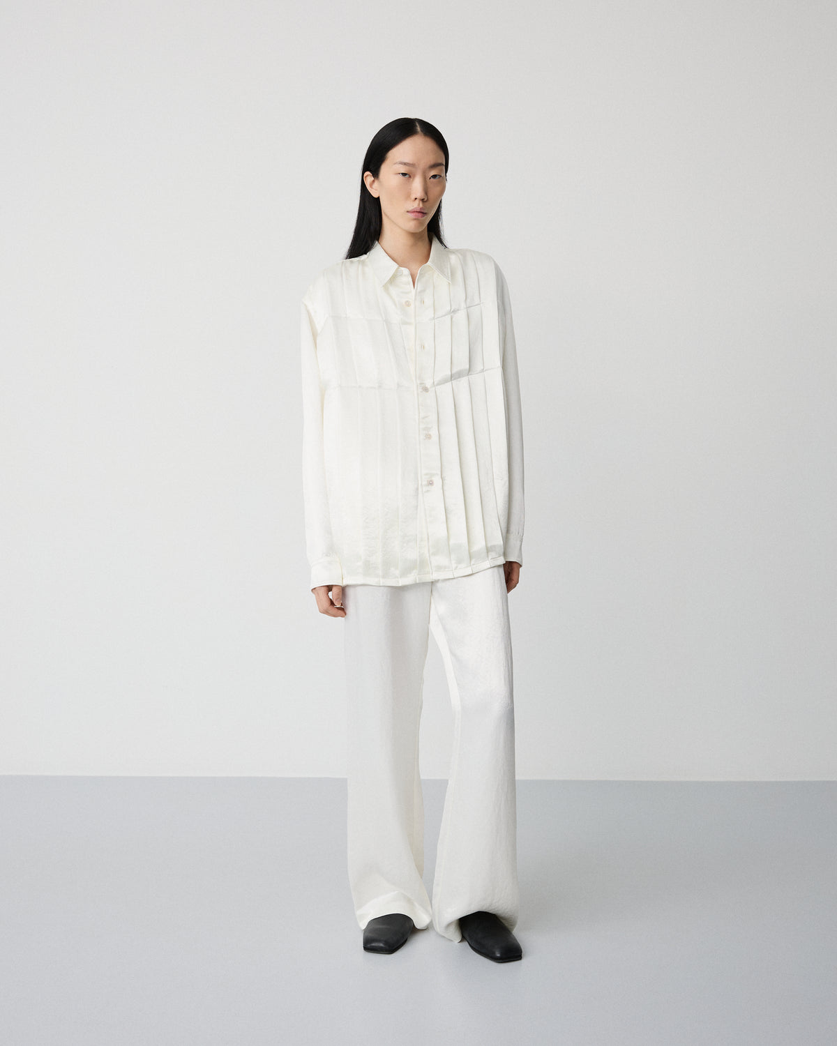 High shirt |  Shiny broken white Acetate