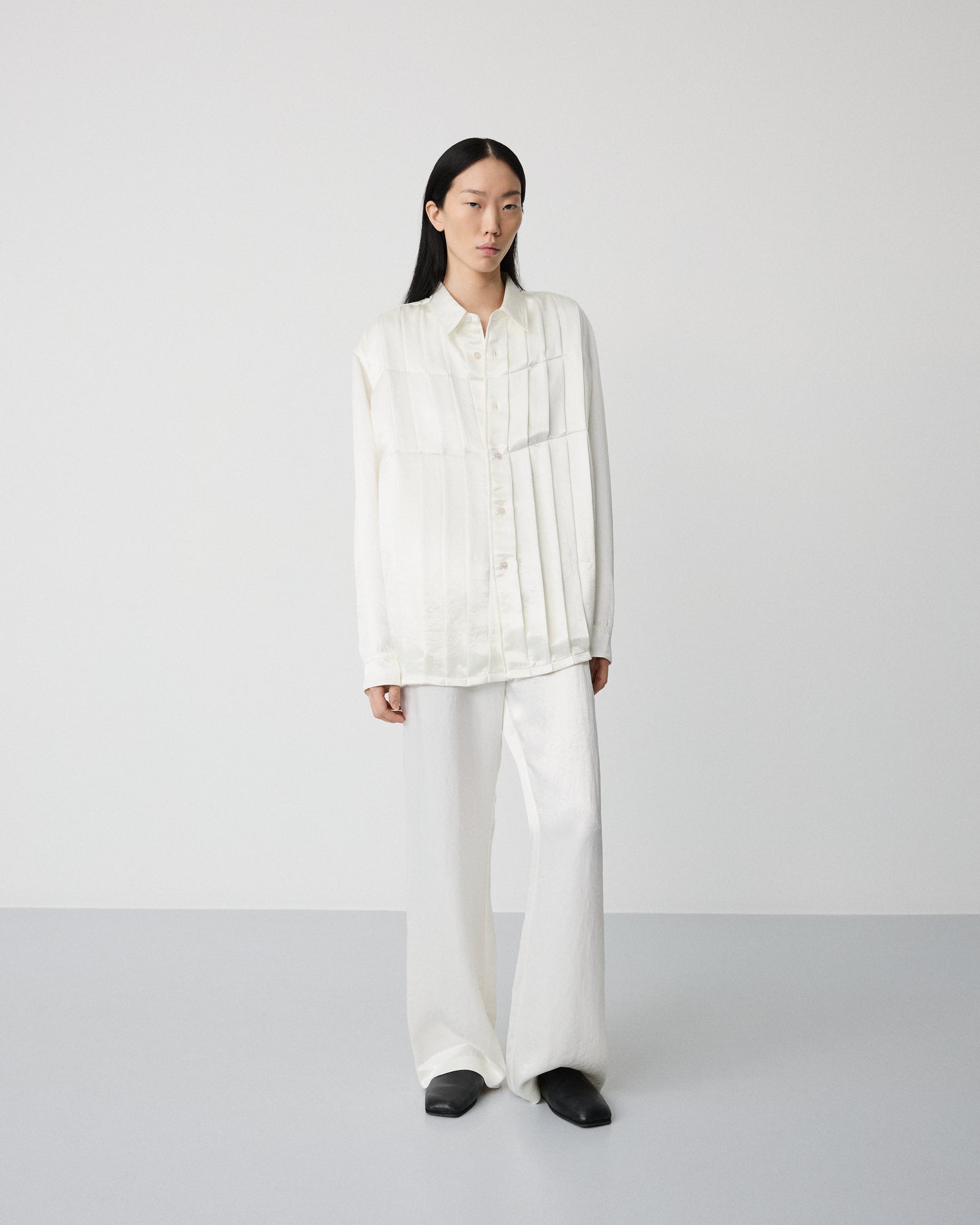 High shirt |  Shiny broken white Acetate