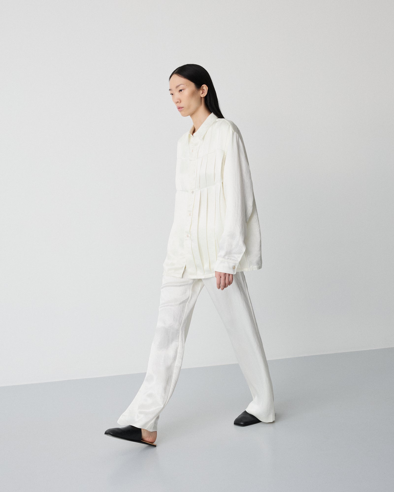 High shirt |  Shiny broken white Acetate