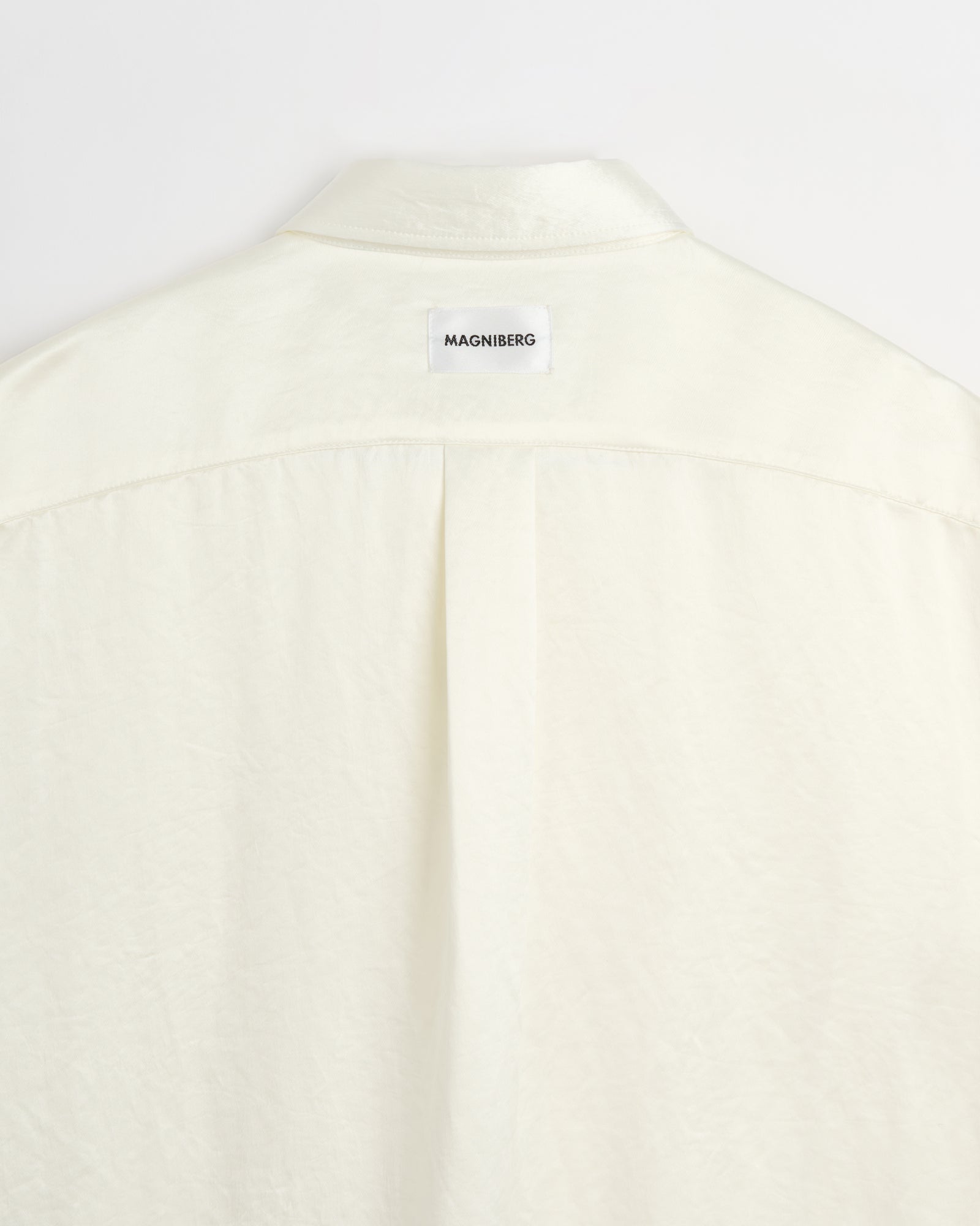 High shirt |  Shiny broken white Acetate