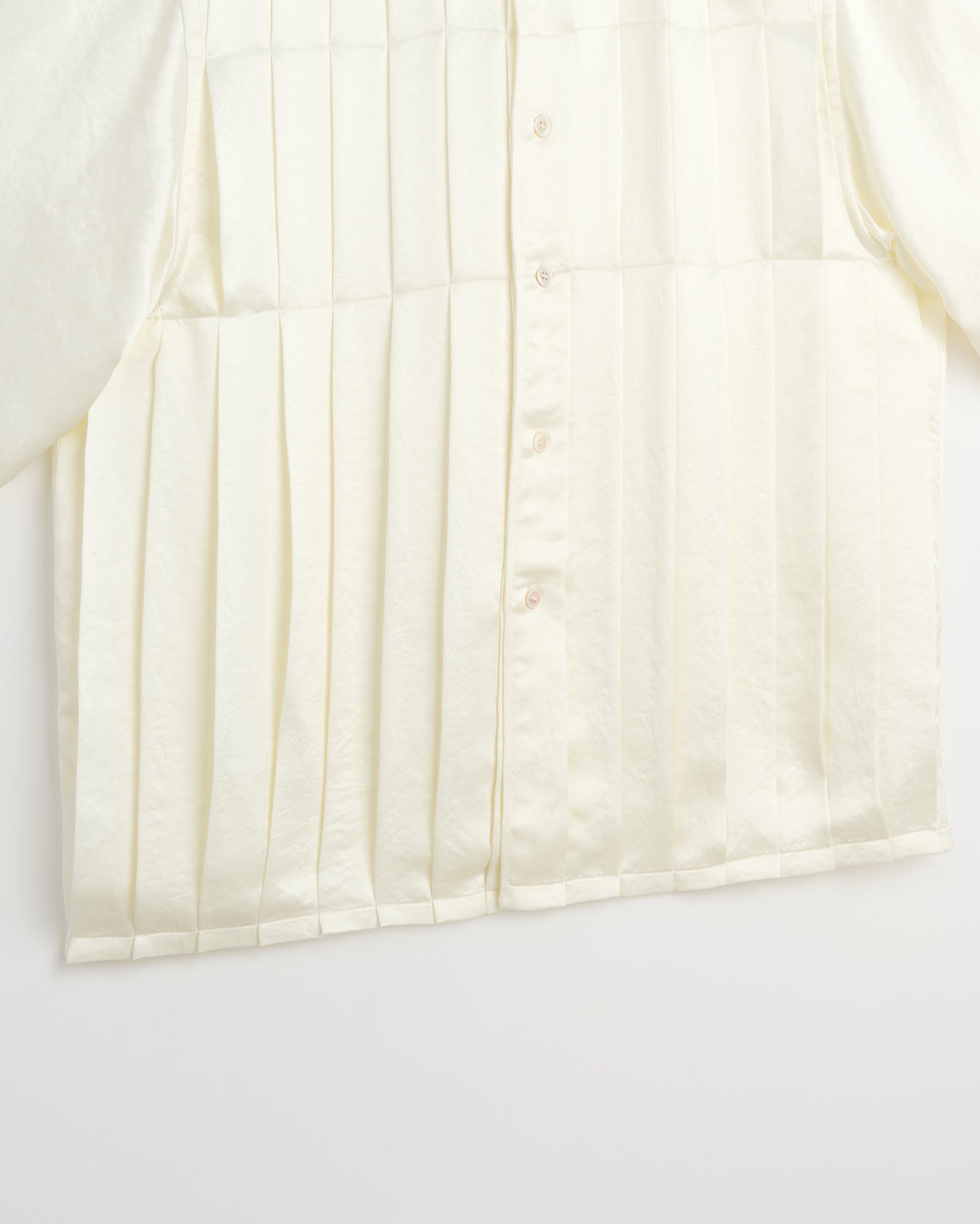 High shirt |  Shiny broken white Acetate