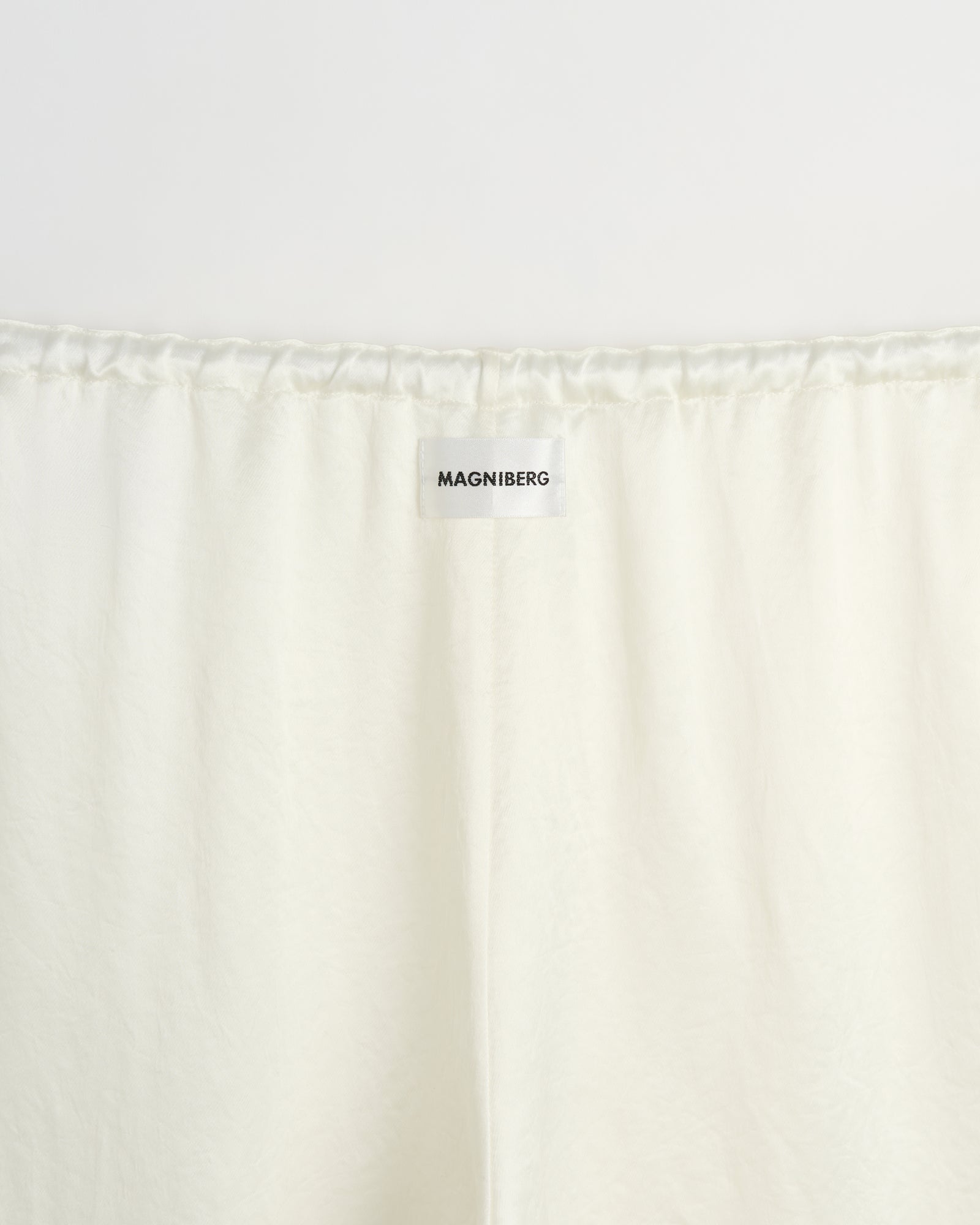 Low pants | Shiny broken white Acetate