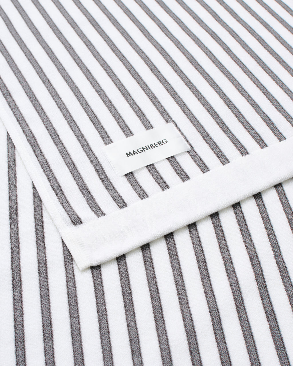 Wall Street bath sheet | Stripe grey Terry