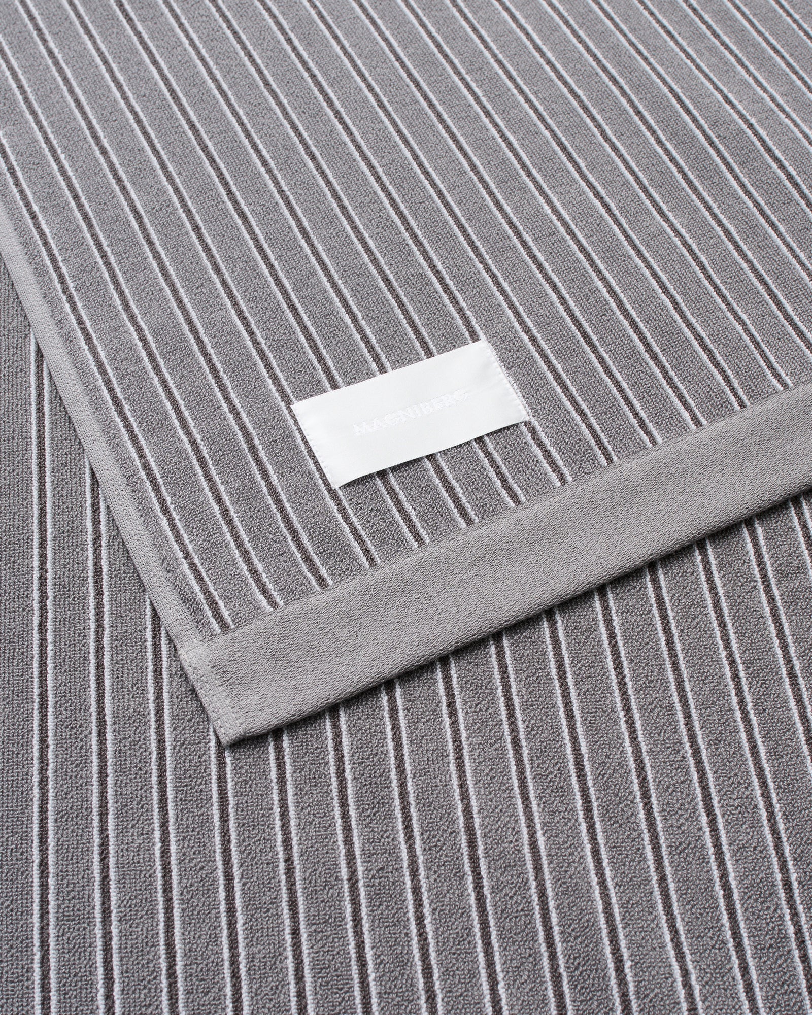 Wall Street bath towel | Stripe dark grey Terry