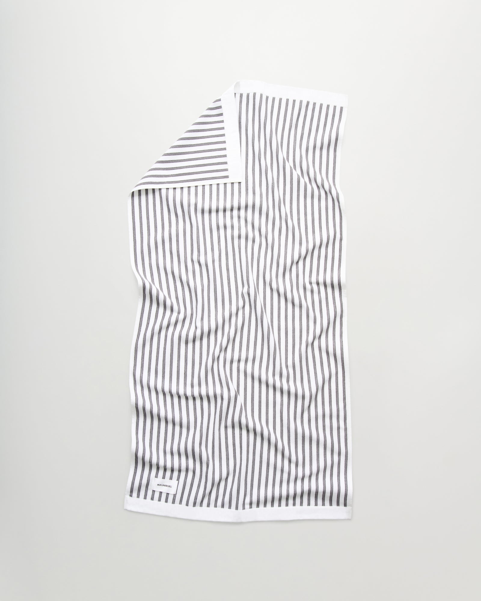 Wall Street bath towel | Stripe grey Terry