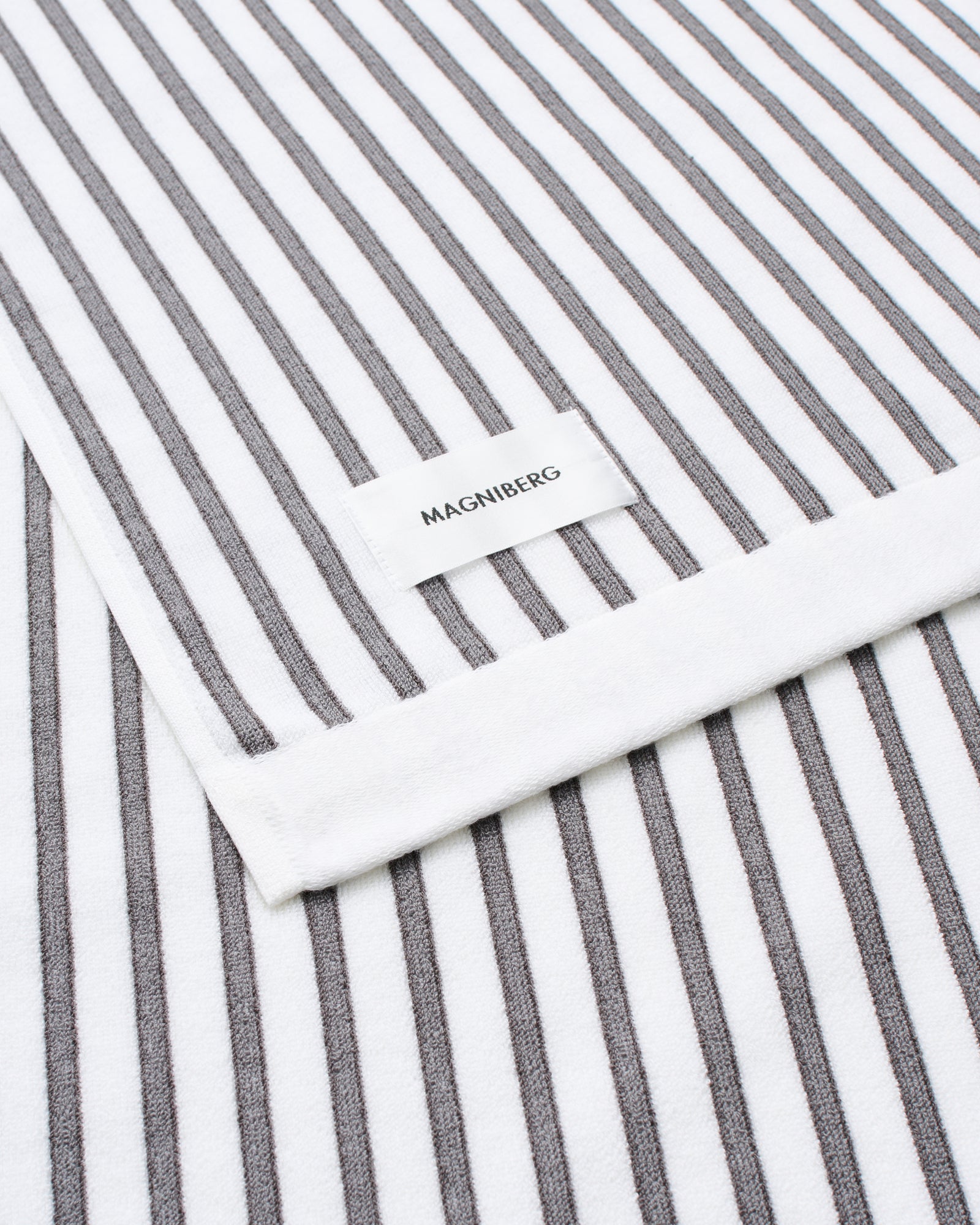 Wall Street bath towel | Stripe grey Terry