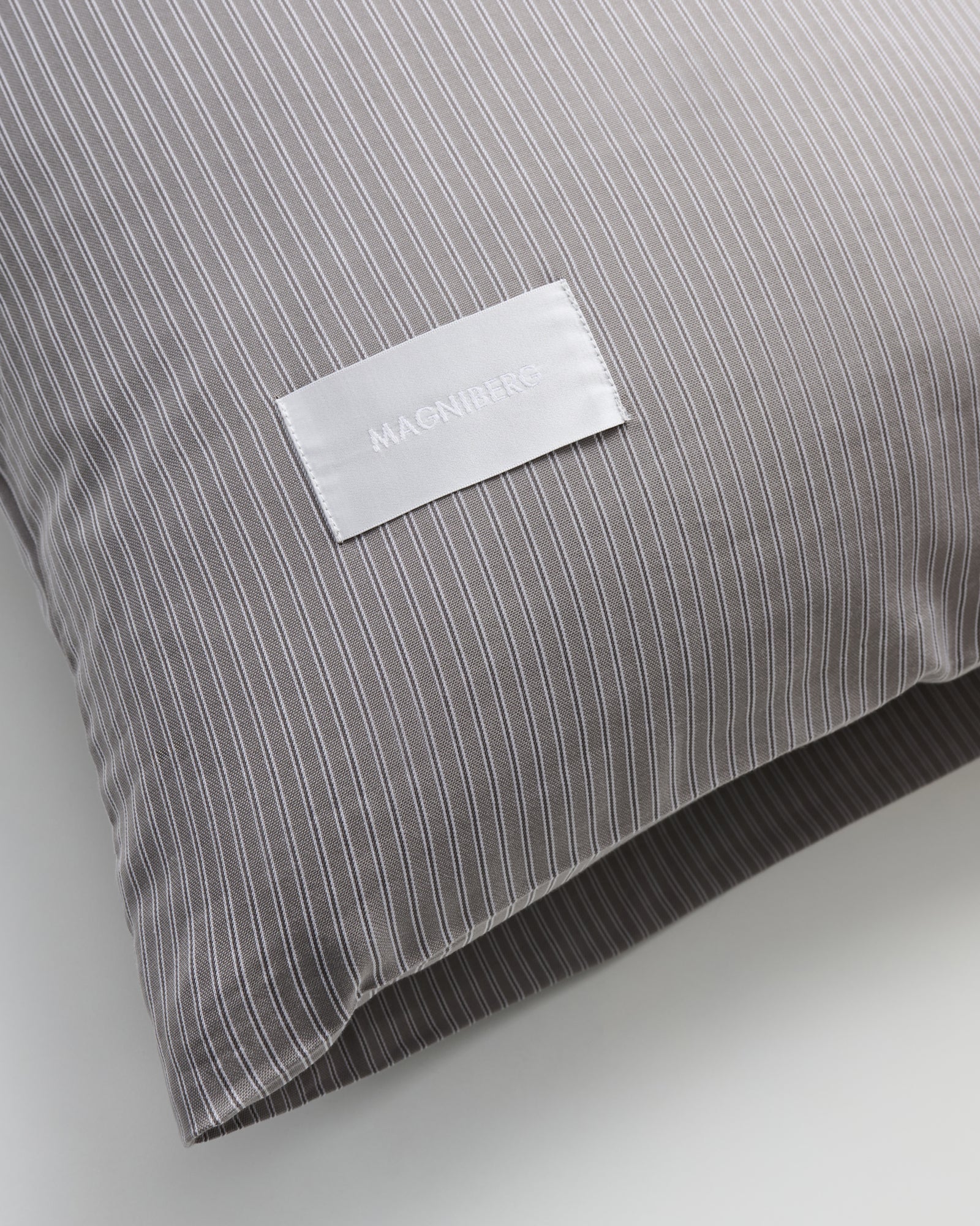 Wall Street pillow case | Stripe dark grey Oxford
