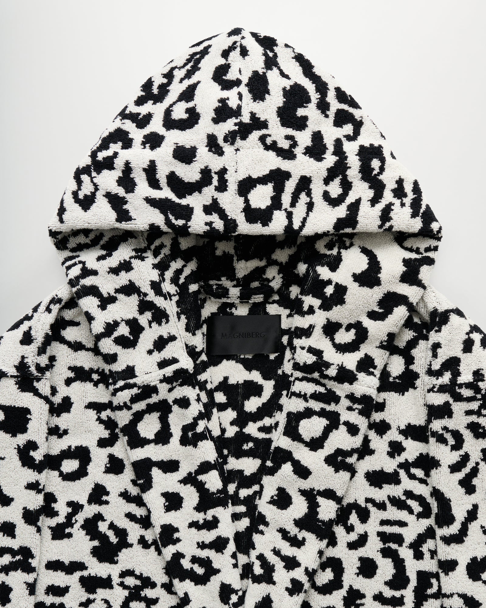 Wild bathrobe | Coconut white leopard Terry