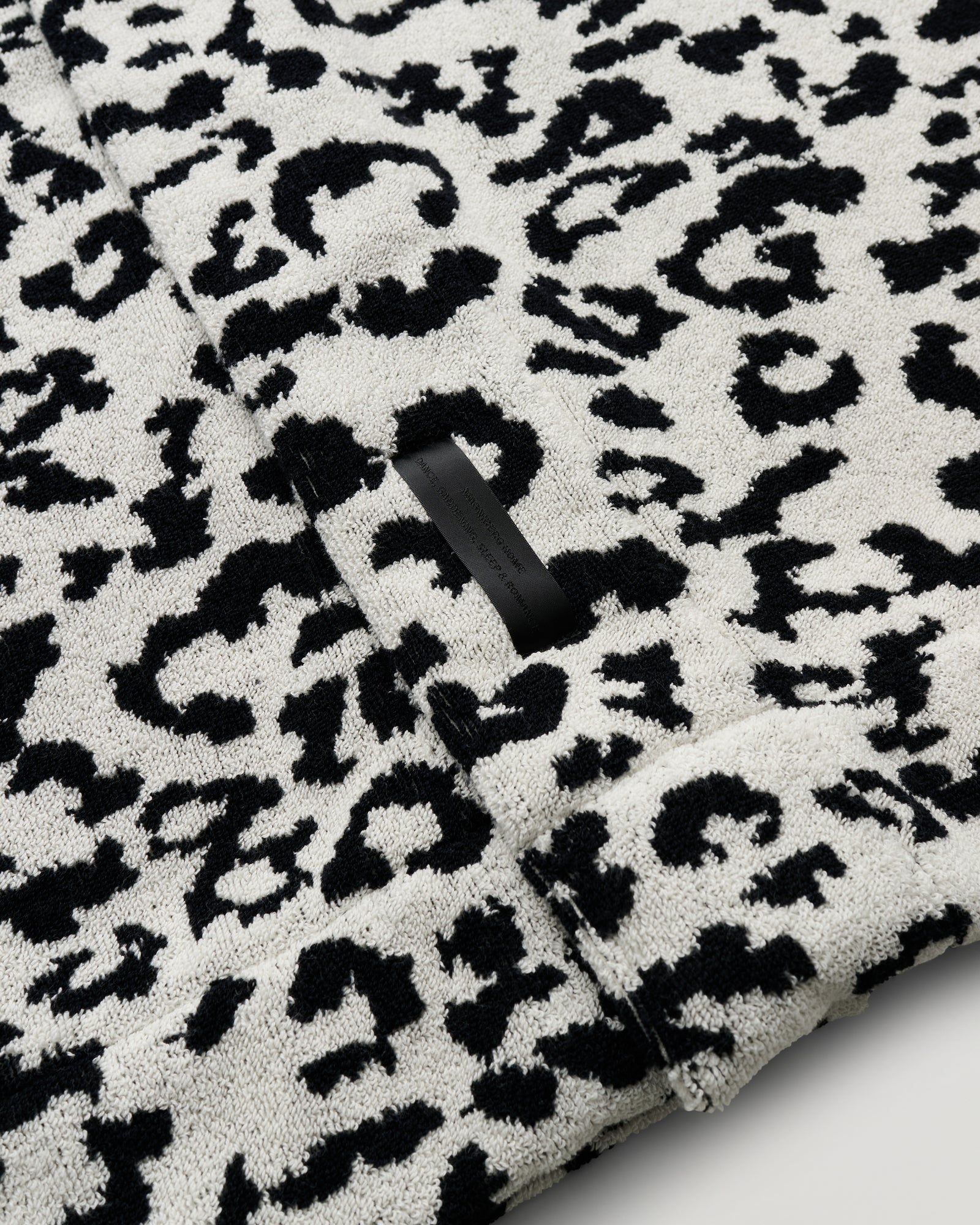 Wild bathrobe | Coconut white leopard Terry