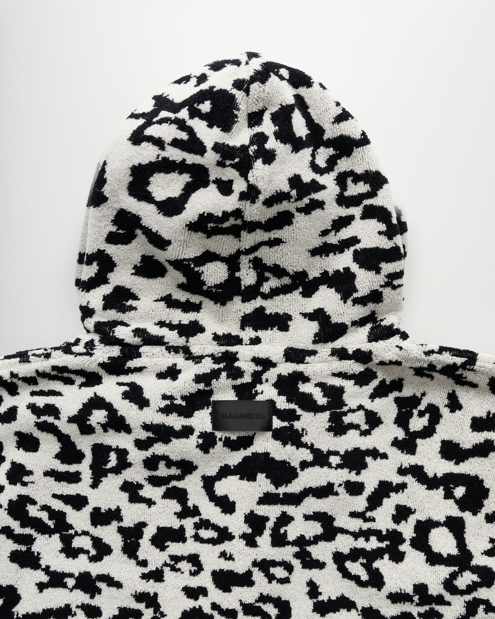 Wild bathrobe | Coconut white leopard Terry