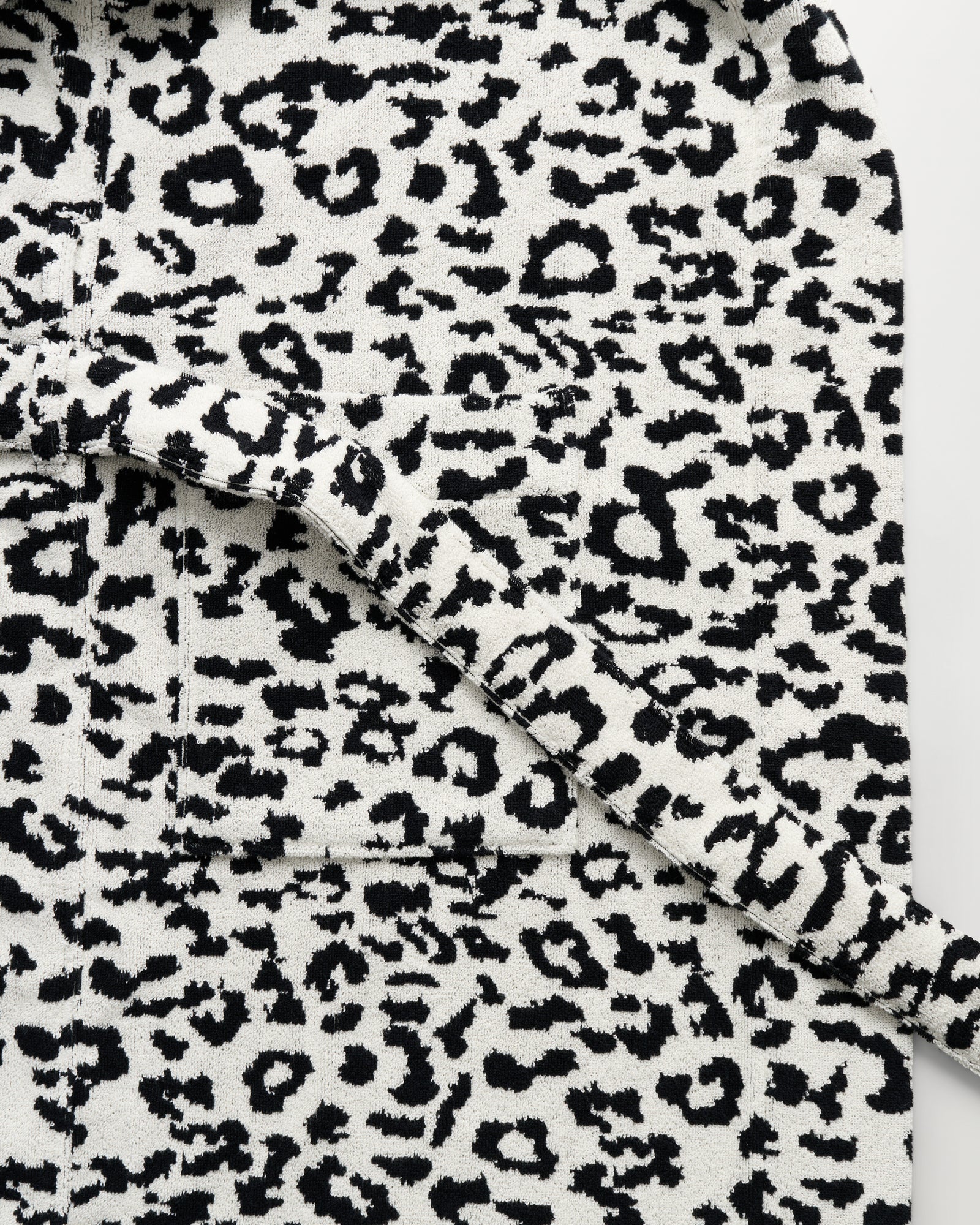 Wild bathrobe | Coconut white leopard Terry