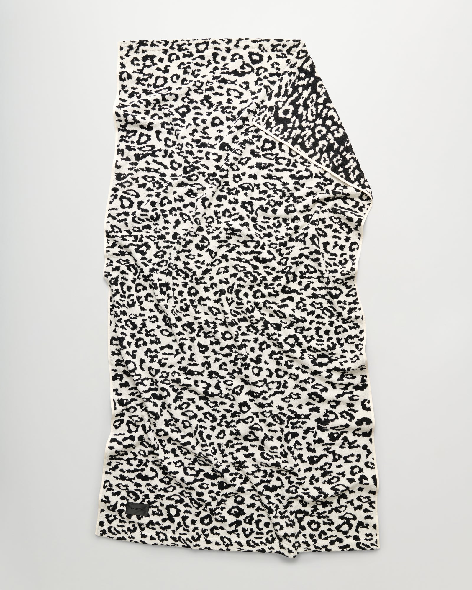 Wild bath sheet | Coconut white leopard Terry