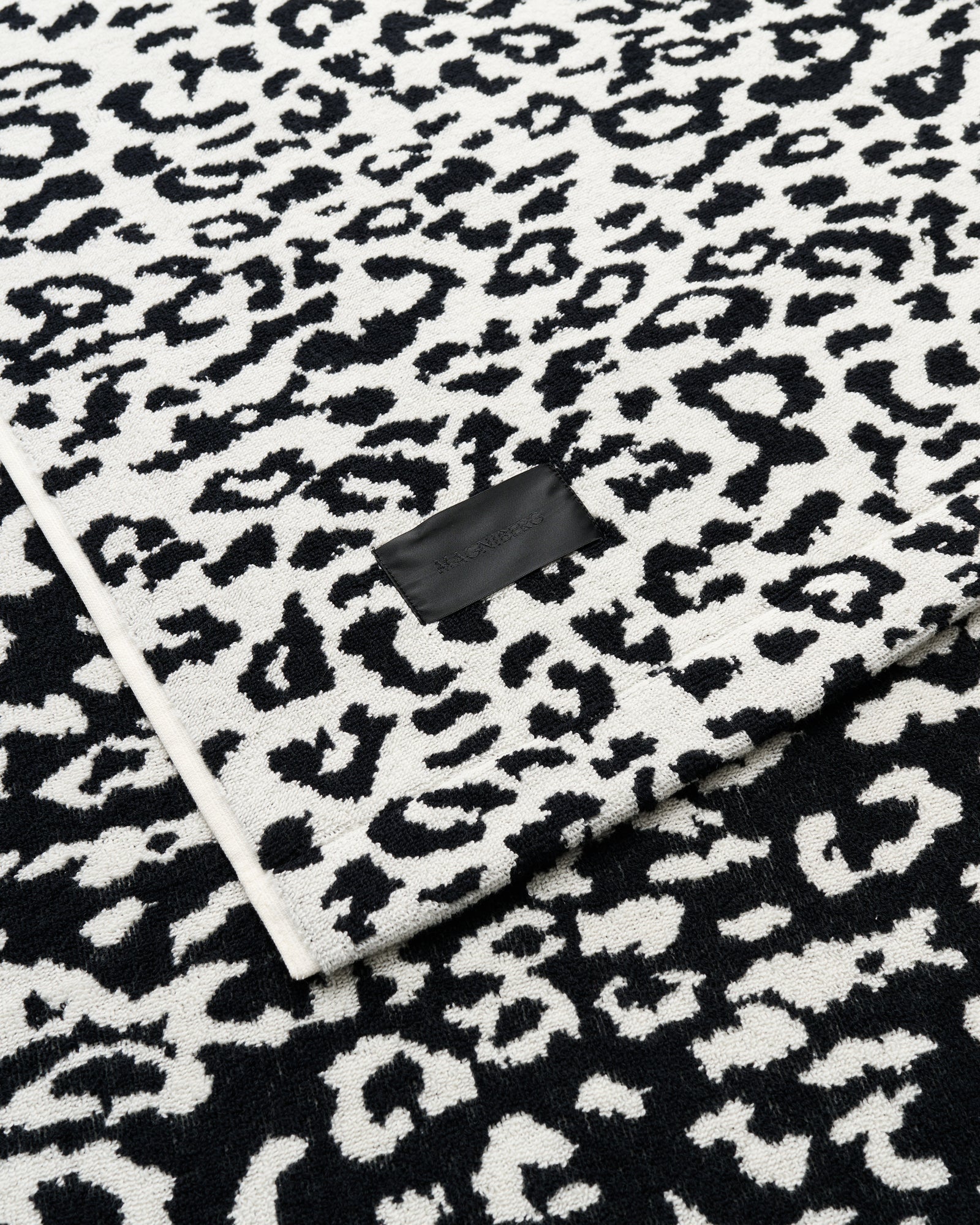 Wild bath sheet | Coconut white leopard Terry