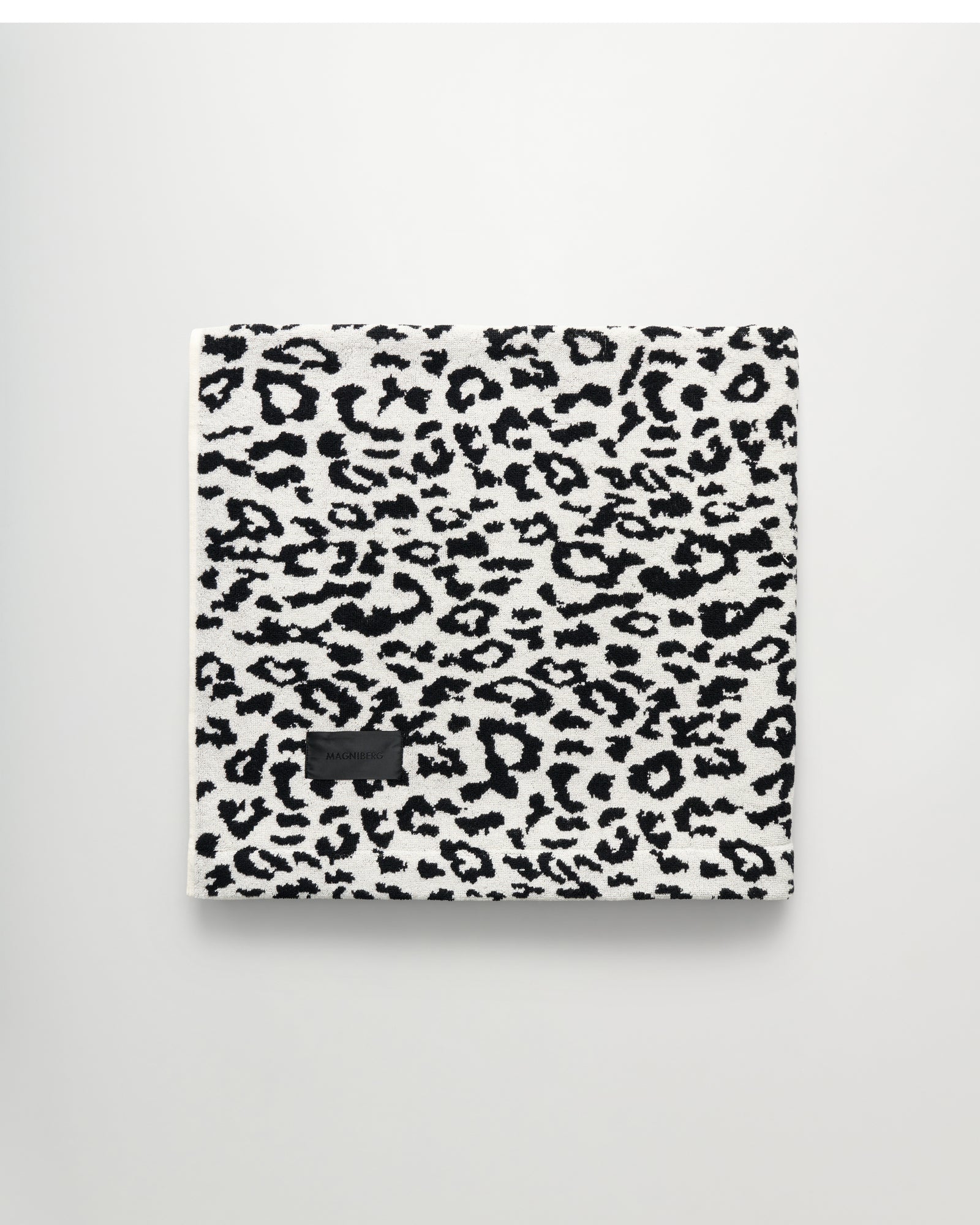 Wild bath sheet | Coconut white leopard Terry