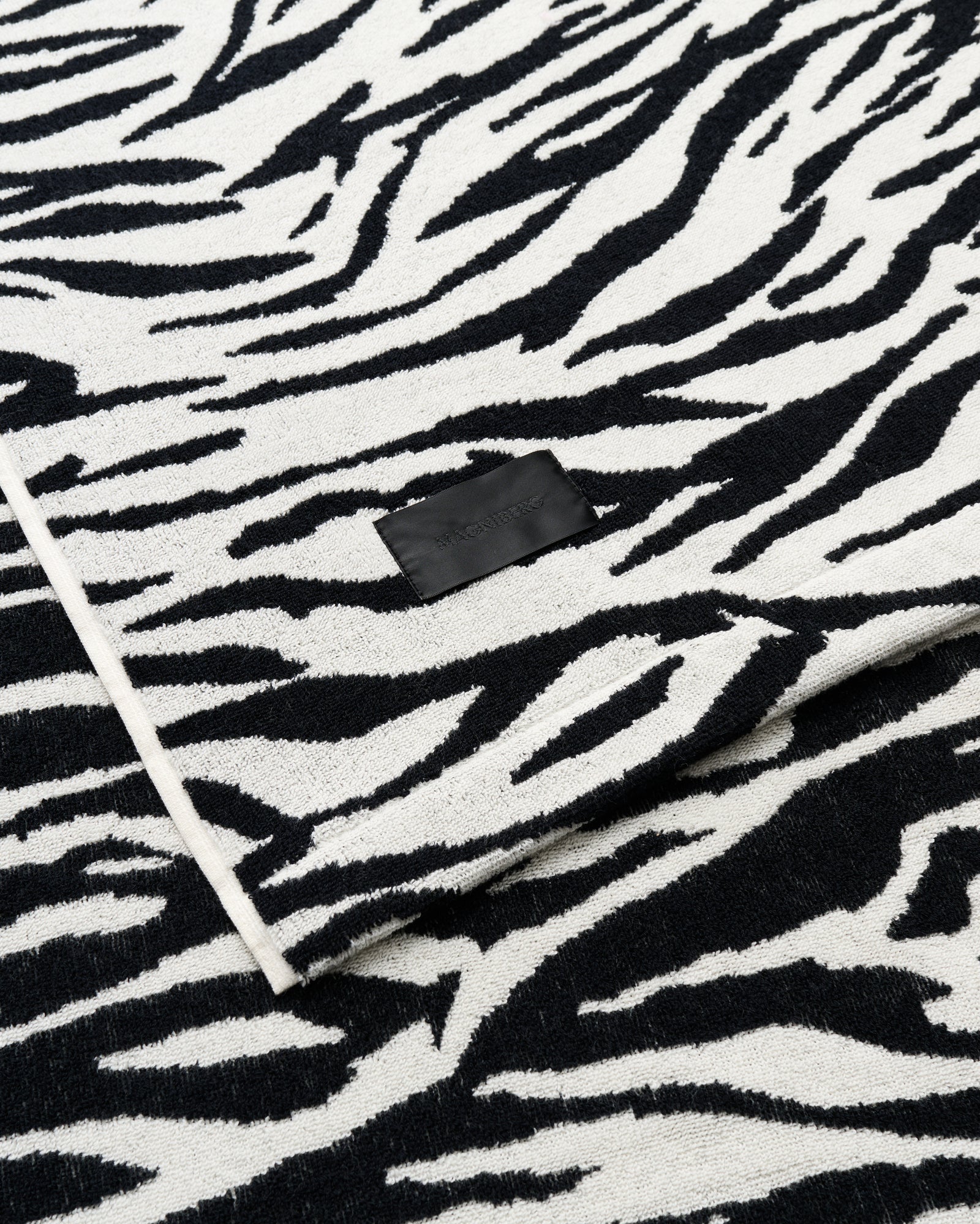 Wild bath sheet | Coconut white tiger Terry