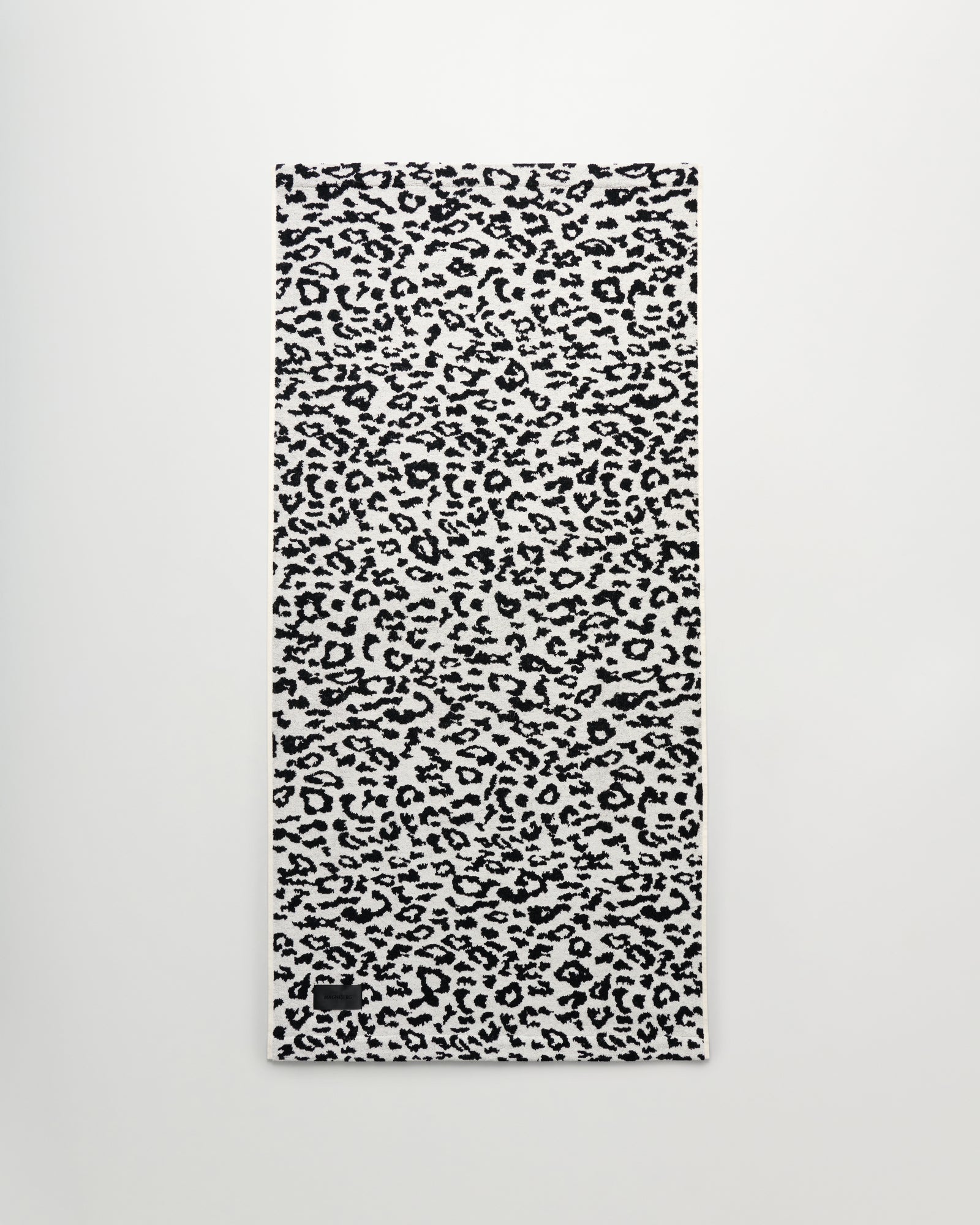 Wild bath towel | Coconut white leopard Terry