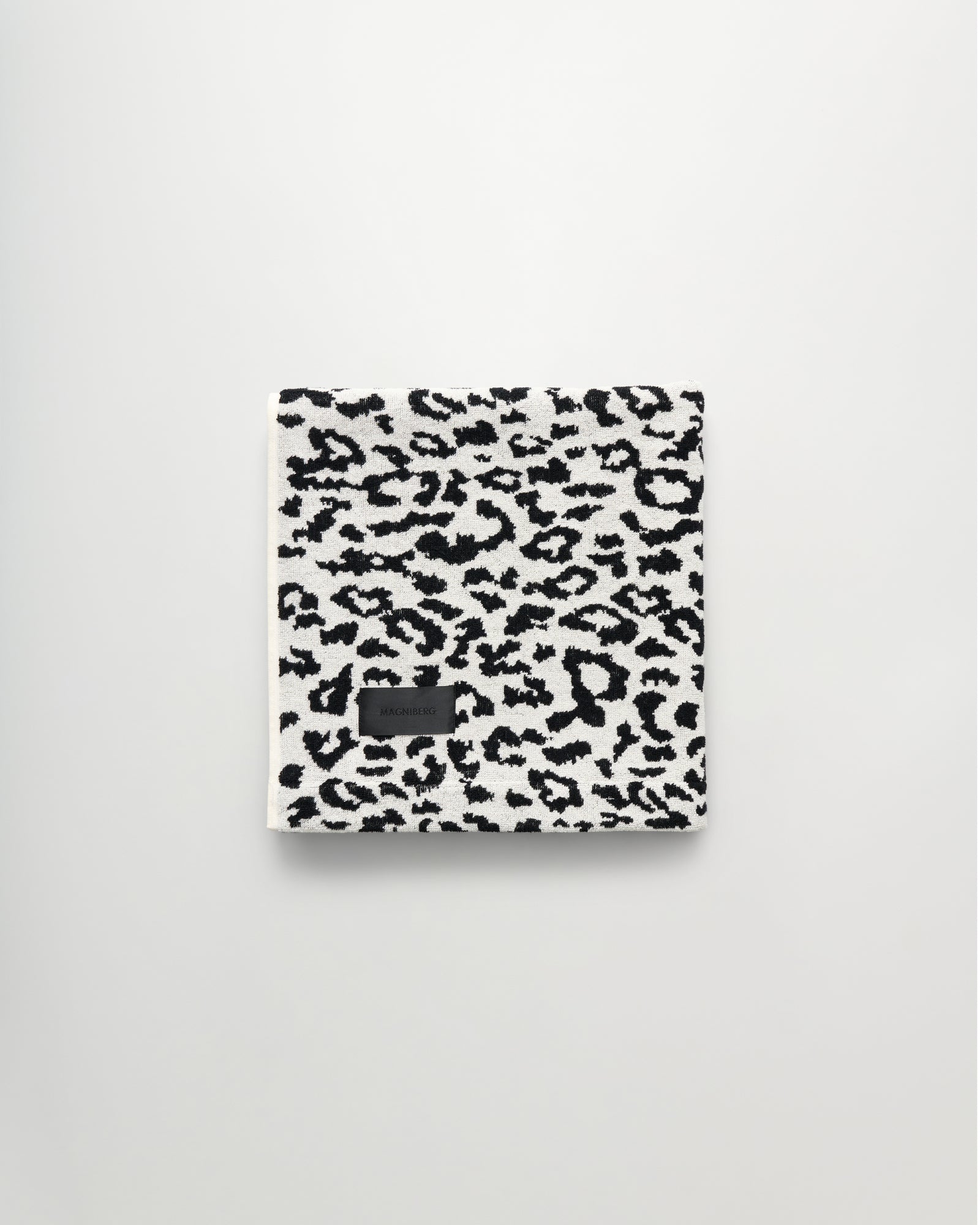Wild bath towel | Coconut white leopard Terry