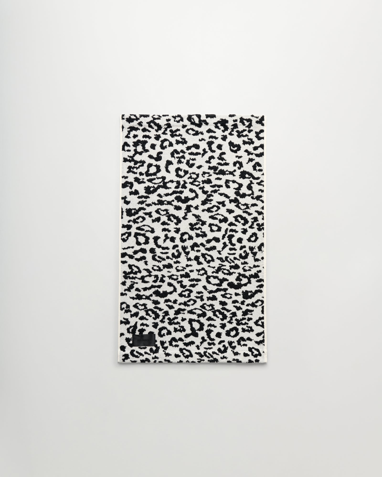 Wild hand towel | Coconut white leopard Terry