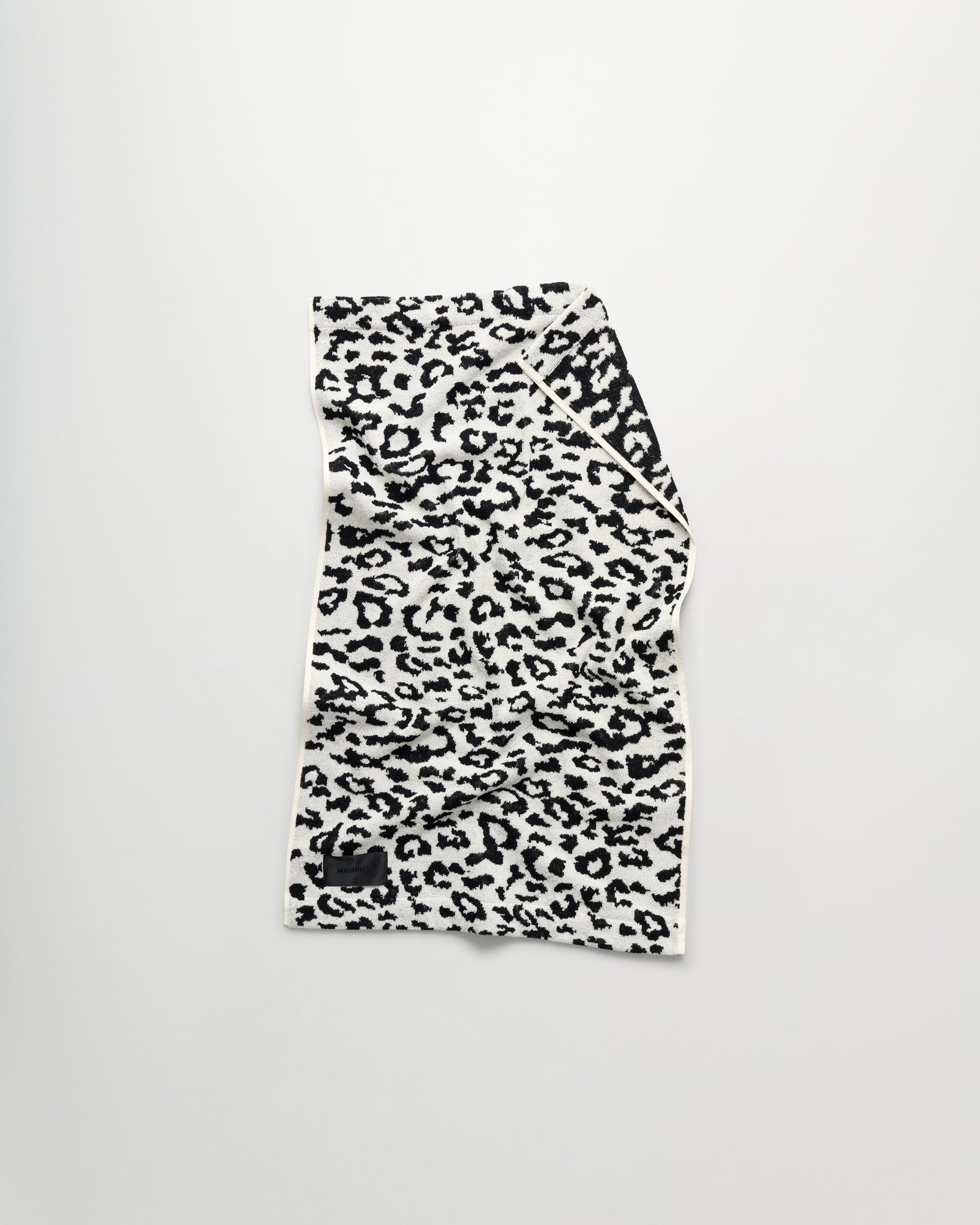 Wild hand towel | Coconut white leopard Terry