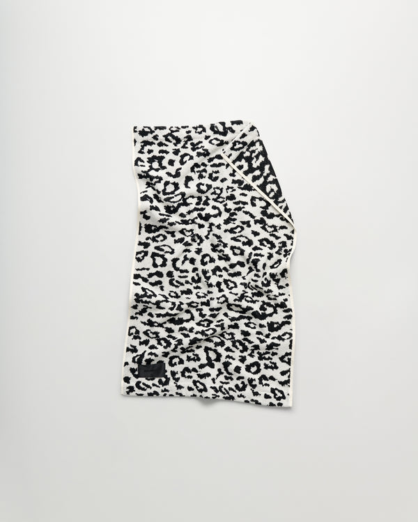 Wild hand towel | Coconut white leopard Terry