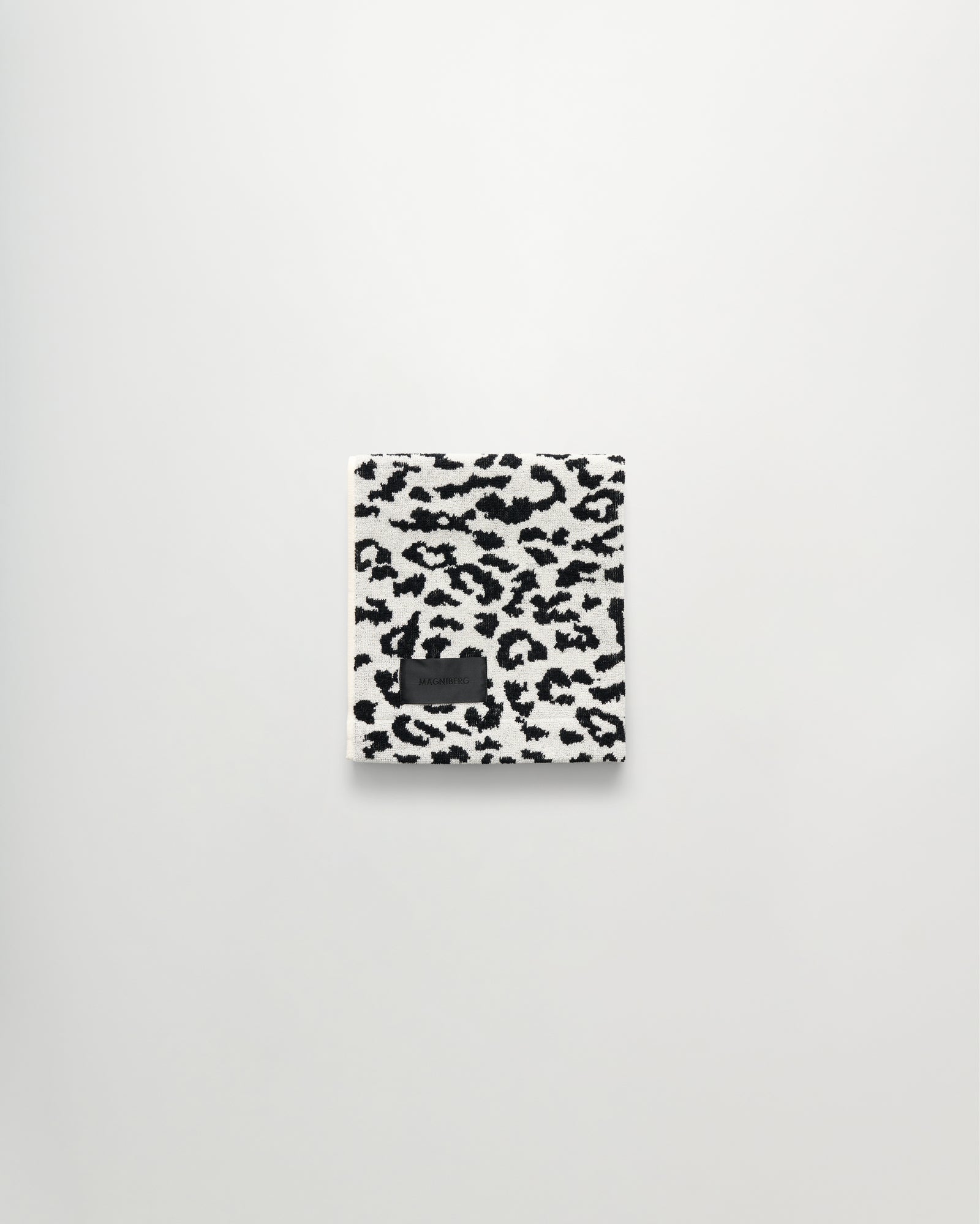 Wild hand towel | Coconut white leopard Terry