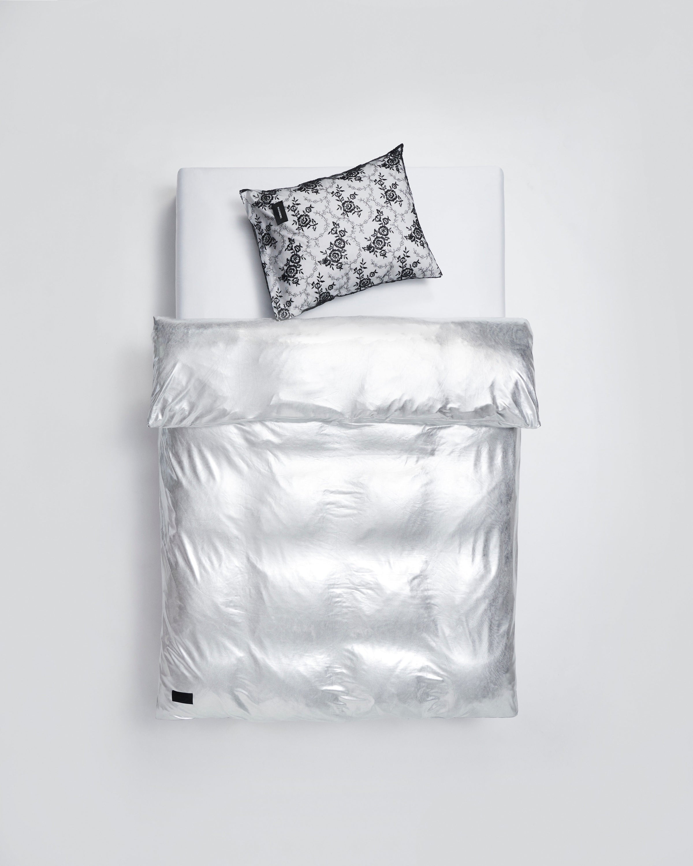 MAGNIBERG マグニバーグ 布団カバー Duvet cover in metallic jersey for special occasions