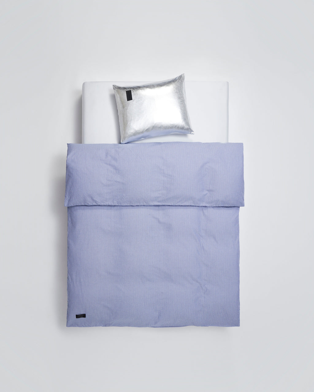 Nude pillow case | Metallic silver Jersey