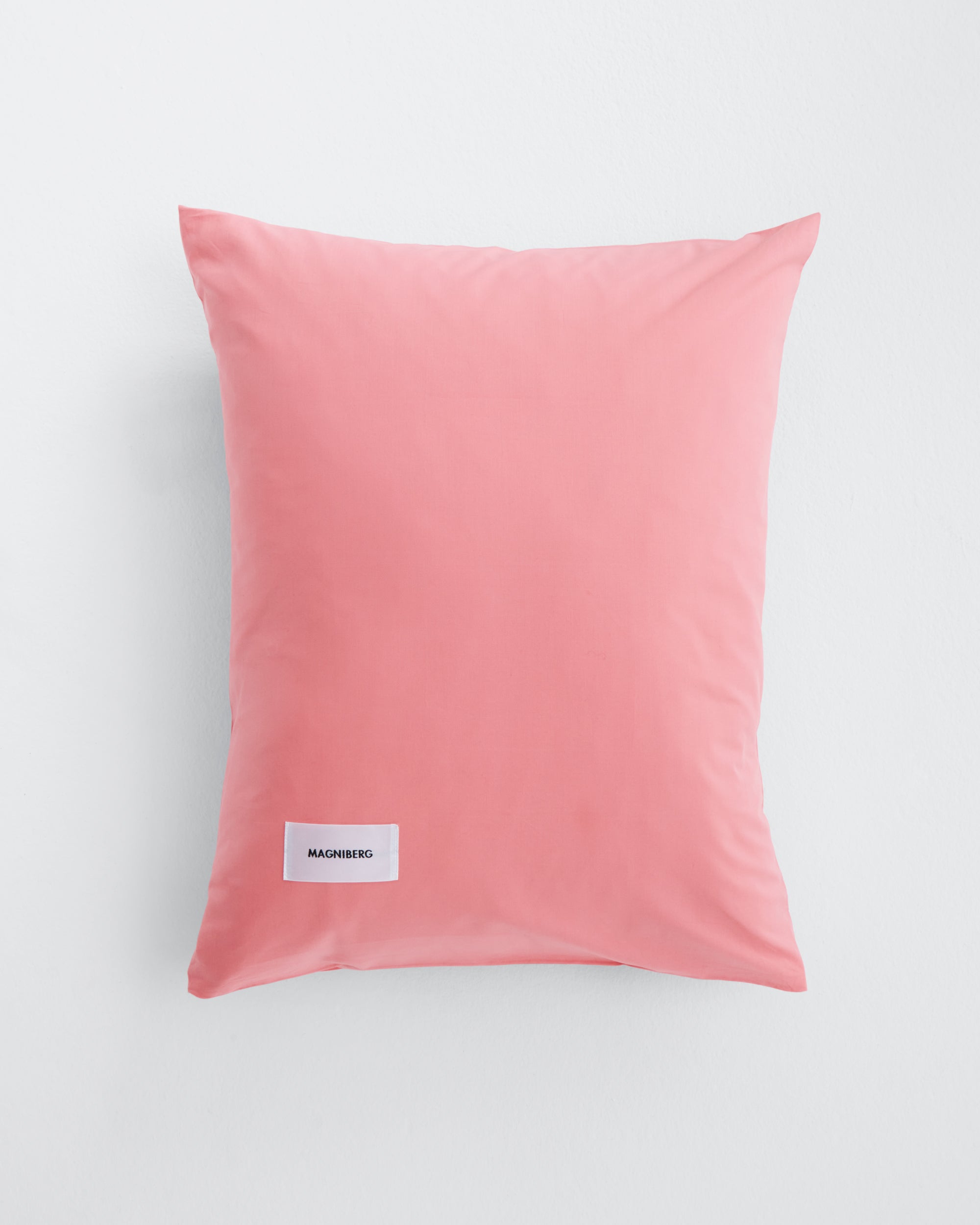 Luxuriously soft Coral Pink cotton poplin pillow case from Pure collection. Minimal design with few visible stitches for a calming bedroom. Magniberg