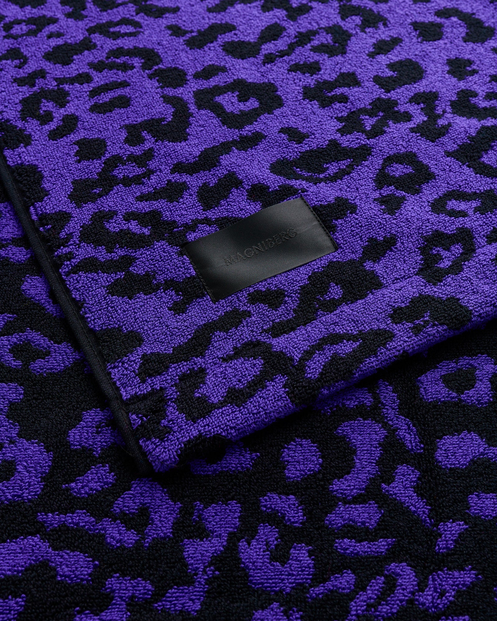 Wild towel | Purple leopard Terry